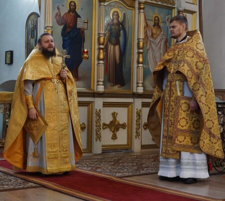 Божественную литургии в Воскресенском храме г.Клецка возглавил секретарь Слуцкой епархии архимандрит Сергий