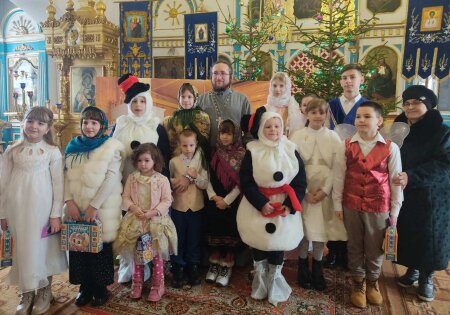В Покровском храме г.Клецка дети поздравили прихожан с Рождеством Христовым