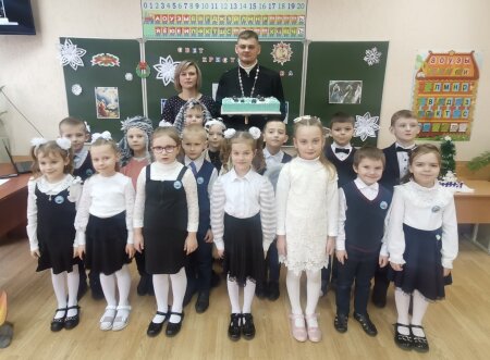 Иерей Геннадий Белоус поздравил учащихся факультатива "Основы православной культуры" СШ №1 г.Клецка с Рождеством Христовым