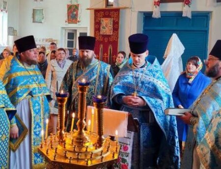 Богослужение в честь иконы Божией Матери «Неупиваемая Чаша» прошло в Крестовоздвиженской церкви д.Цепра