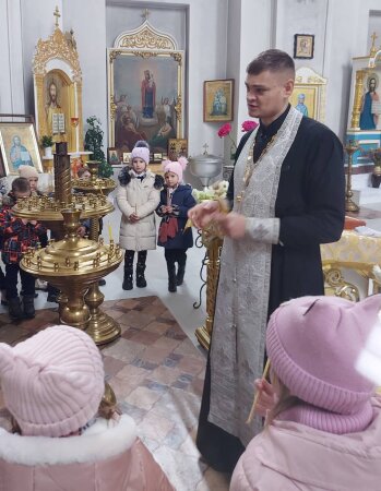 Дети младших классов городской школы побывали в Воскресенском храме