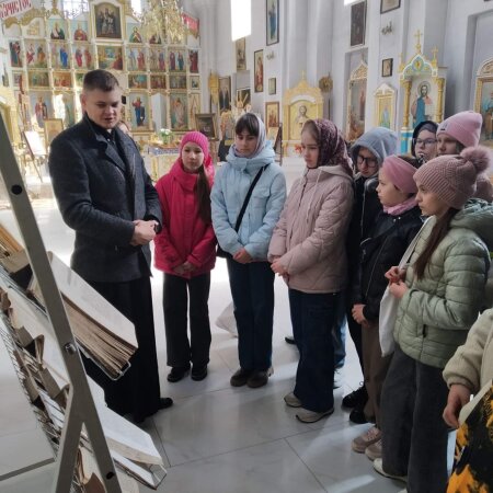 В храме Воскресения Христова побывали школьники