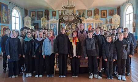 Протоиерей Евгений Вечорко провел беседу со школьниками