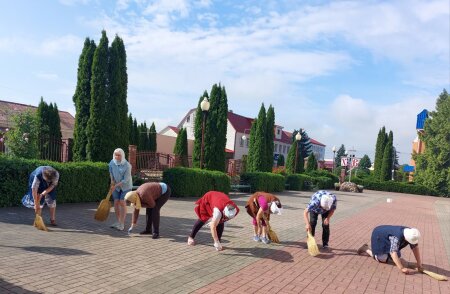 В храме Воскресения Христова кипит работа