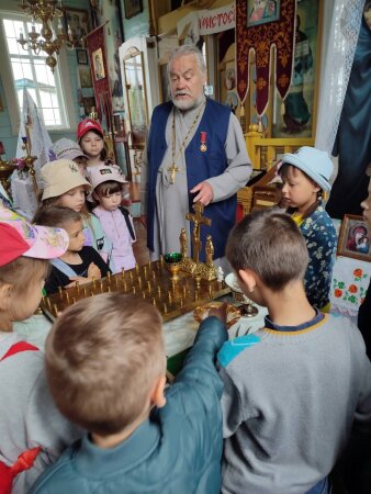 Ребята Морочской школы посетили местный храм