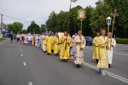 По городу Клецку прошел Крестный ход