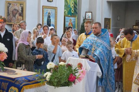В Воскресенском храме благословили учащихся на новый учебный год
