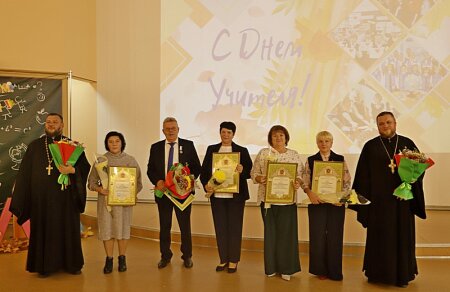 Педагоги Клецкого района в канун Дня учителя принимали поздравления