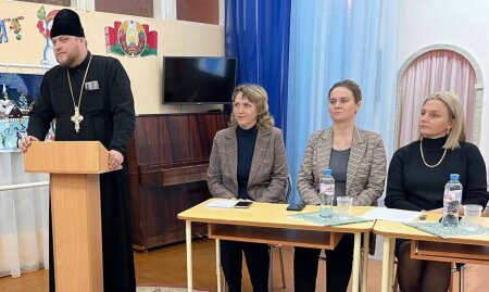 Иерей Андрей Евшель говорил с родителями дошколят о духовном воспитании
