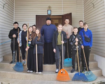 В храме в д.Садовая прошел субботник