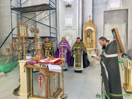 Архимандрит Сергий (Брич) совершил Божественную литургию Преждеосвященных Даров в храме Воскресения Христова г.Клецка