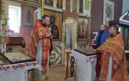 В день памяти иконы Божьей Матери «Неупиваемая чаша» служба с участием благочинного прошла в храме д.Цепра