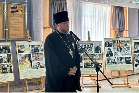 Выставку фотографий в Клецке открыл иерей Андрей Евшель 3-го июля