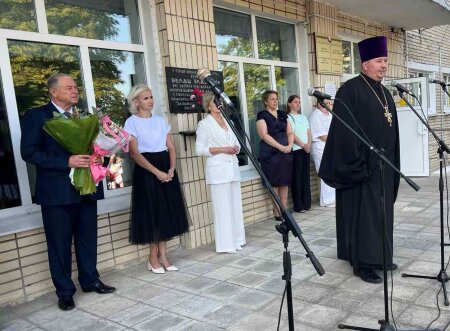 Учащихся Заостровечской школы поздравил с Днем знаний протоиерей Евгений Вечорко