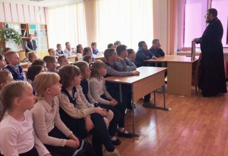 О том, что ругань – это большой грех, говорил школьникам протоиерей Валерий Вечорко