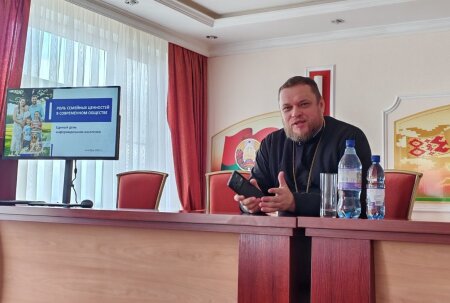 Духовность и труд: священник встретился с клецкими маслоделами