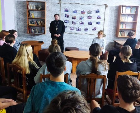 О почитании родителей и вреде сквернословия говорил священник со студентами сельхозколледжа