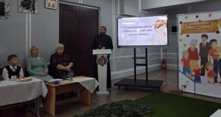 С жителями аг.Голынка священник провел беседу на предмет их общения с детьми