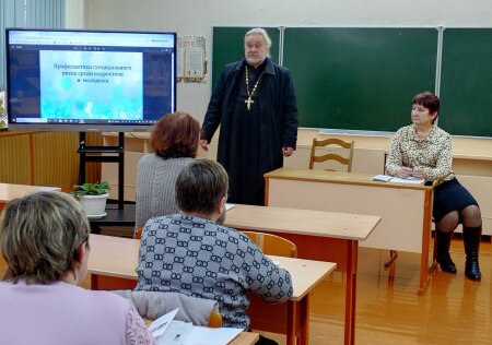 С родителями учащихся Морочской СШ побеседовал протоиерей Николай Бутько