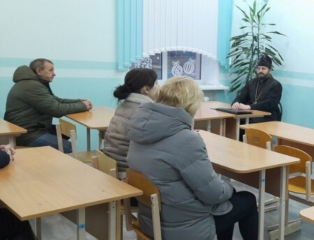 На родительском собрании в Синявской школе присутствовал протоиерей Александр Кисель