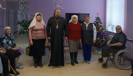 Иеромонах Серапион (Сенькевич) и сестры милосердия побывали в социальном учреждении Клецкого ТЦСОН