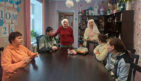 В гости к соседям – с подарками