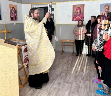 Протоиерей Андрей Гладикй освятил воду в социальном пансионате