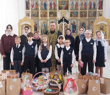 Пасхальная корзинка в Воскресенском храме г.Клецка пополняется