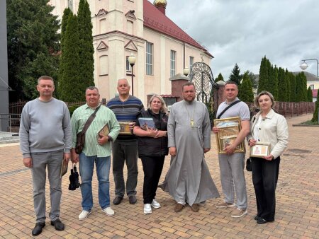 Храм Воскресения Христова в Клецке посетила делегация из России