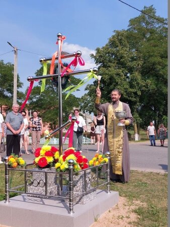 Протоирей Александр Кисель освятил поклонный крест в Туче