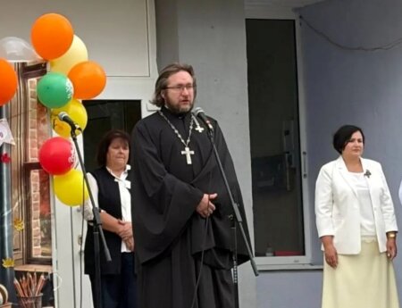 Священник поздравил учащихся Домоткановичской СШ с началом учебного года