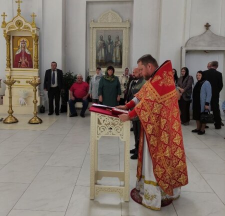 В храме Воскресения Христова сегодня молились о страждущих от пьянства