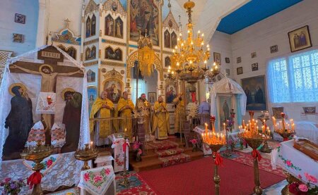 В храме Покрова Пресвятой Богородицы деревни Ёдчицы совершена соборная Божественная литургия