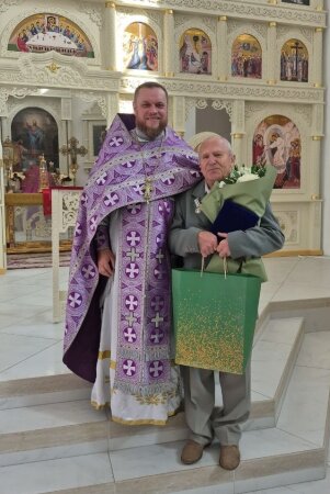 Настоятель храма Воскресения Христова поздравил пономаря и звонаря с 80-летием